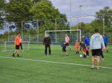 Laatste training S.K.N.W.K. JO7-1 (partijtje tegen de ouders) van maandag 27 mei 2024 (33/180)